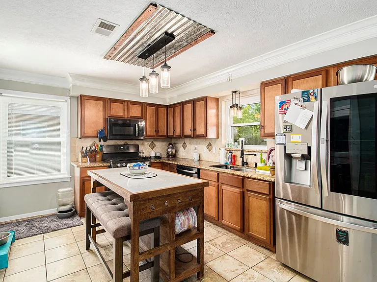 110 William Ave — Photo 10