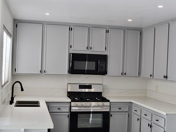 3rd image of 581 Crestwood Dr