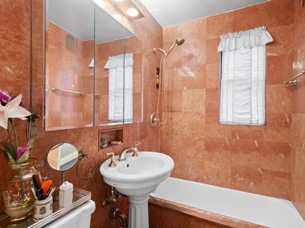 201 East 37th Street image 6 of 6