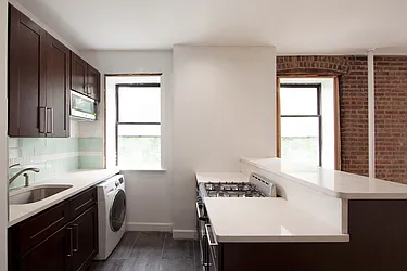 Rented by R New York