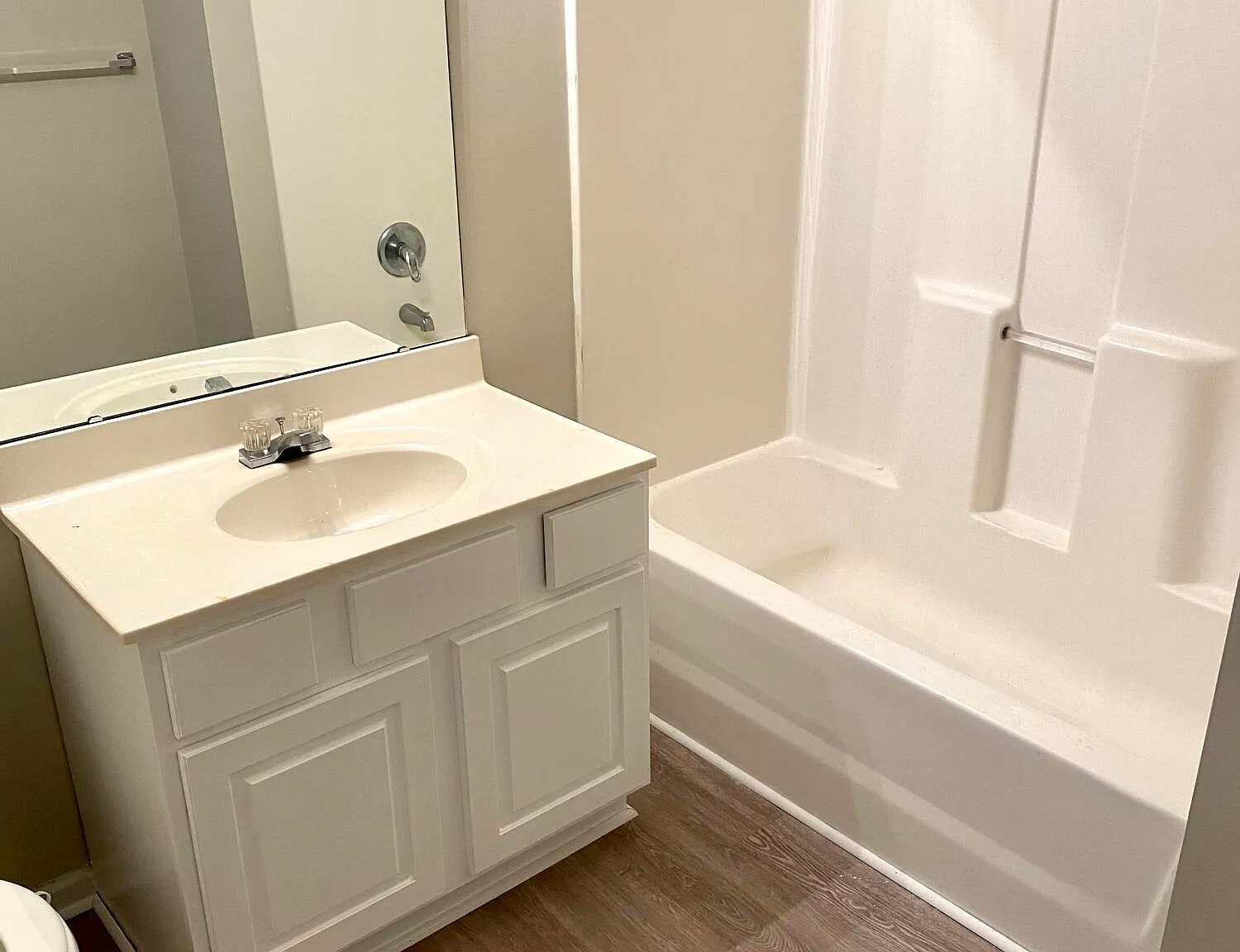 1 bed, 1.0 bath, $850 — Photo 2