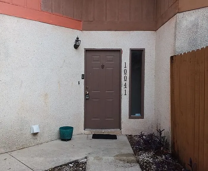 10041 Romaine Cir N — Photo 3