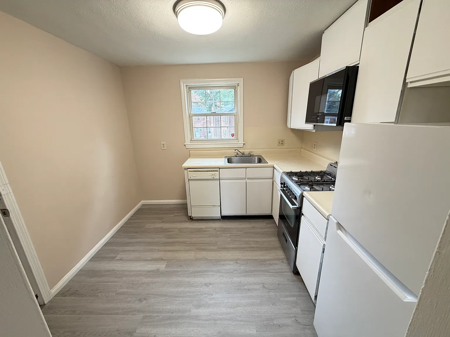 2 bed, 541 sqft, $1,500 — Photo 3