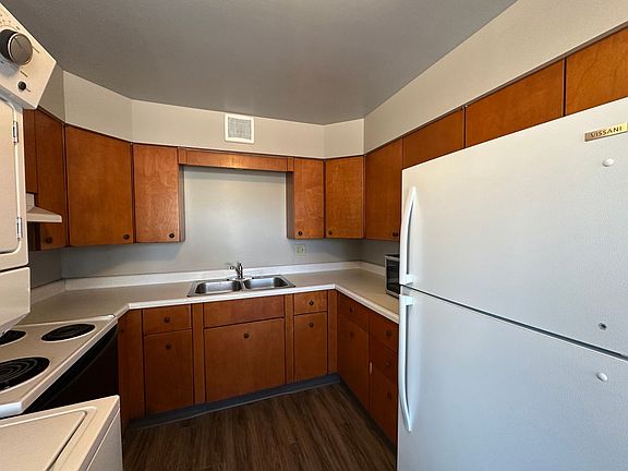 2nd image of 2605 E 18th St #2611