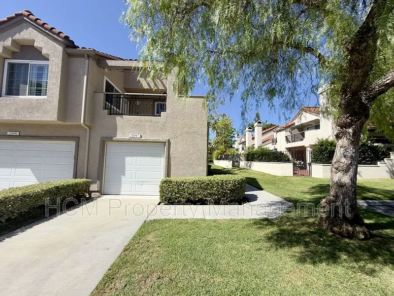 2 bed, 2.0 bath, 968 sqft, $3,600 — Photo 2