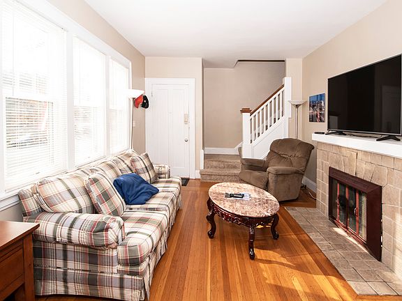 5th image of 3610 Pape Ave