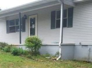 103 W 13th St, Yellville, AR 72687