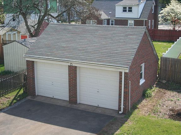 Detached garage