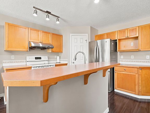 3rd image of 88 Rockyledge Cres NW #88