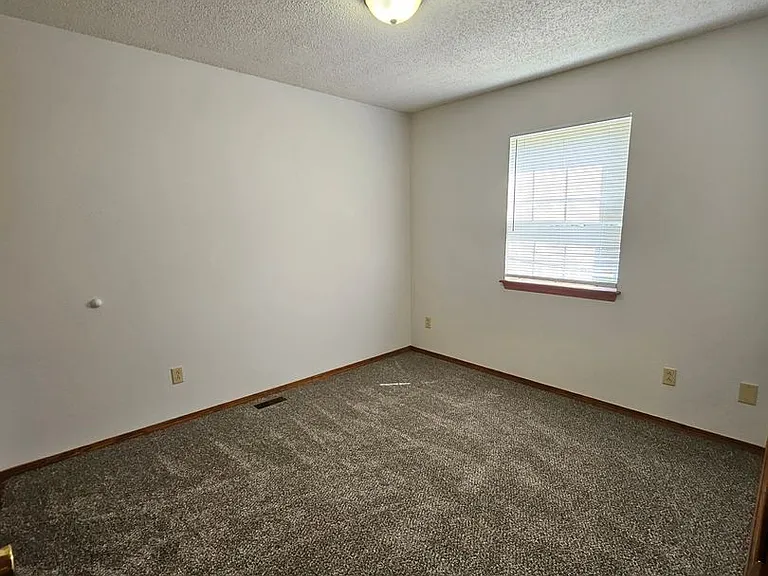 725 S Empire Ave — Photo 12