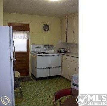 farnsworth kitchen.JPG