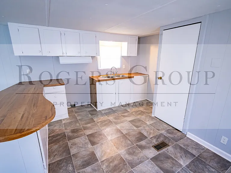 385 Julian Smith Rd #4 — Photo 2