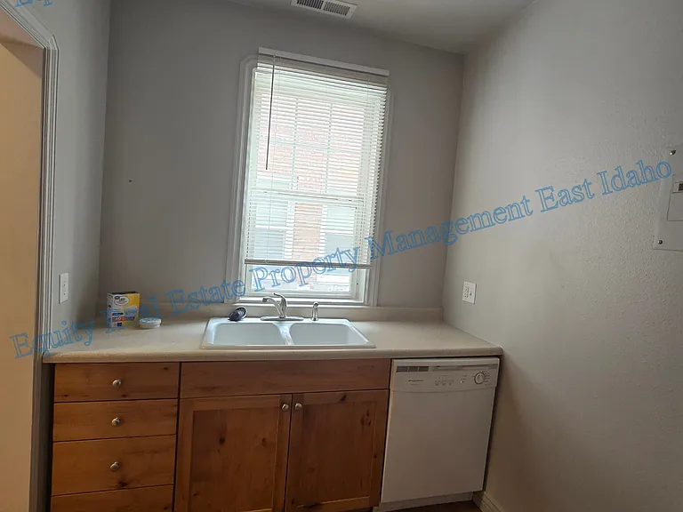 416 W Lewis St #114 — Photo 10