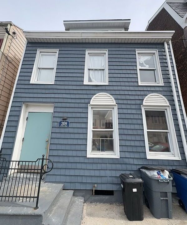 1st image of 209 Cattell St APT 1F