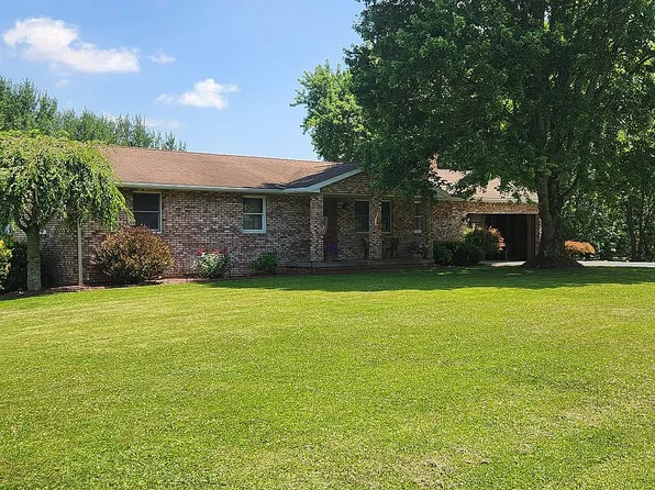 2924 Glenda Dr, New Castle, PA 16101