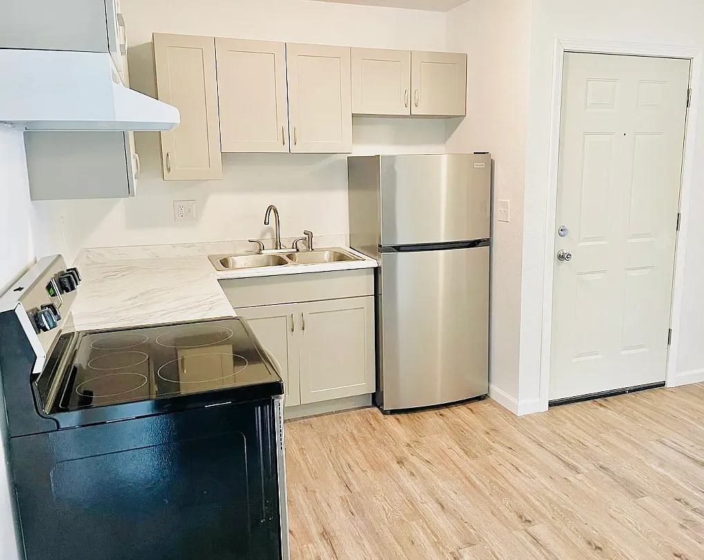 3 bed, $695 — Photo 3