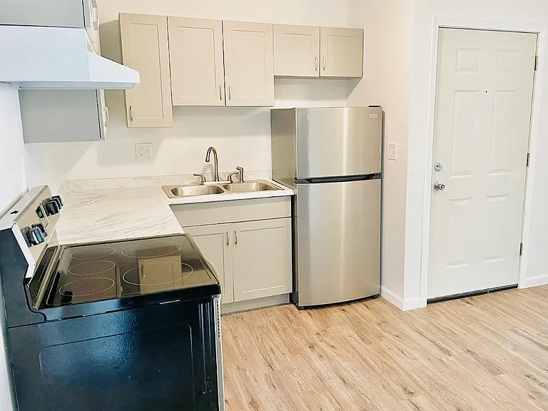 200-202 66th Ave SW #202-5 — Photo 9