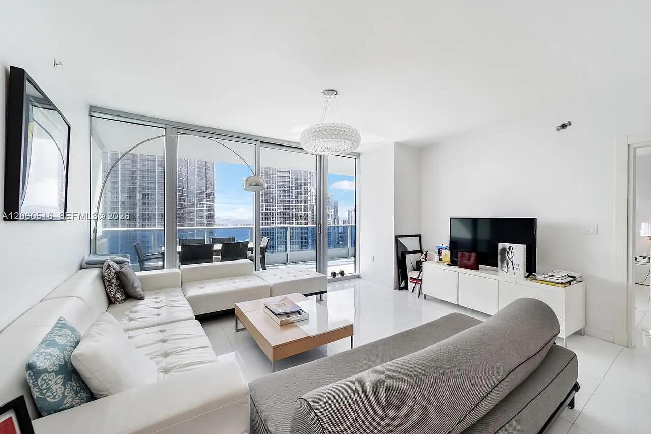 Epic West Condo — Photo 2