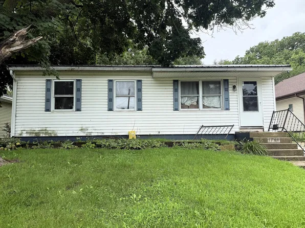 1706 W 1st St, Dixon, IL 61021
