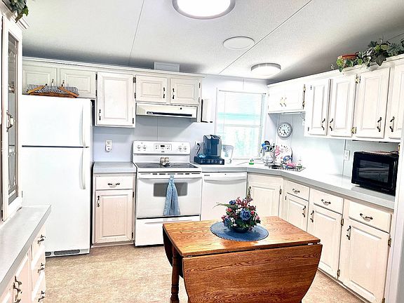 3rd image of 3638 Wonderland Park Ln