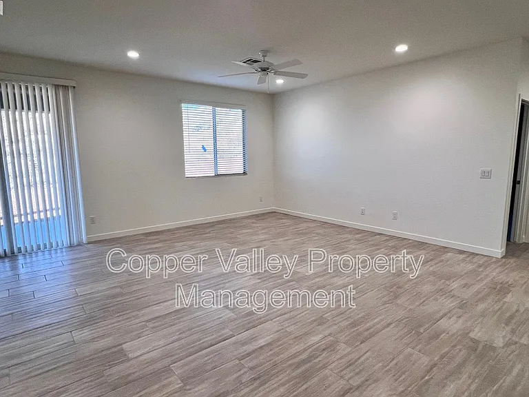 812 E Irvine Rd — Photo 7