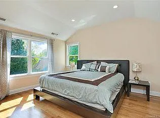 11 Richards Ave — Photo 4