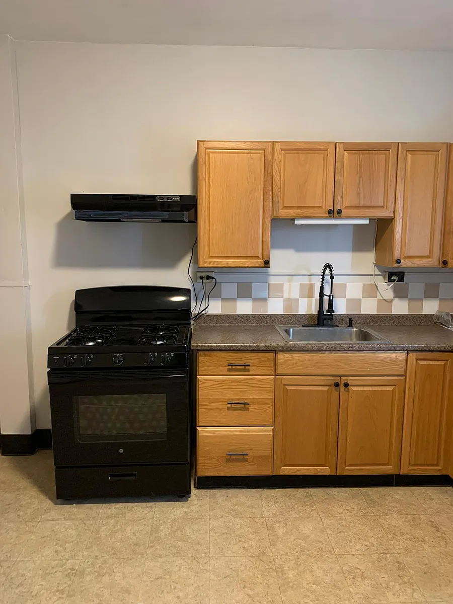 New stove (gas cooking) - 324 N 16th St #2