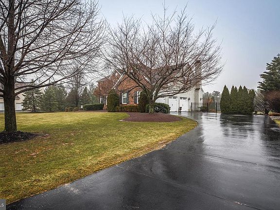 3rd image of 86 Florence Dr