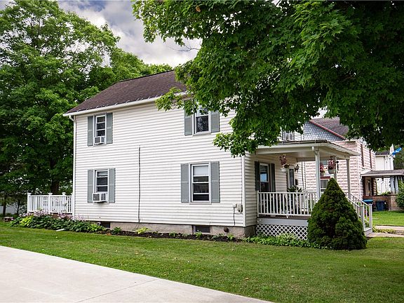 3rd image of 105 Robie St