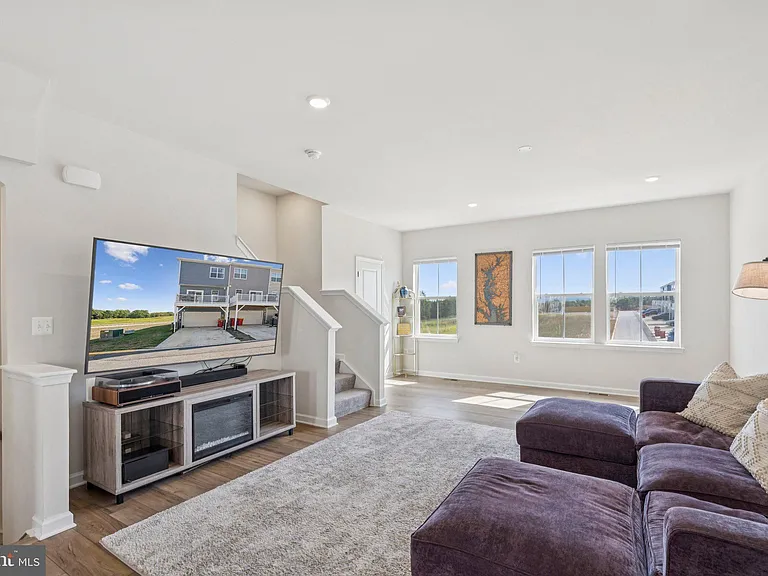 79 Swan Field Ave — Photo 8