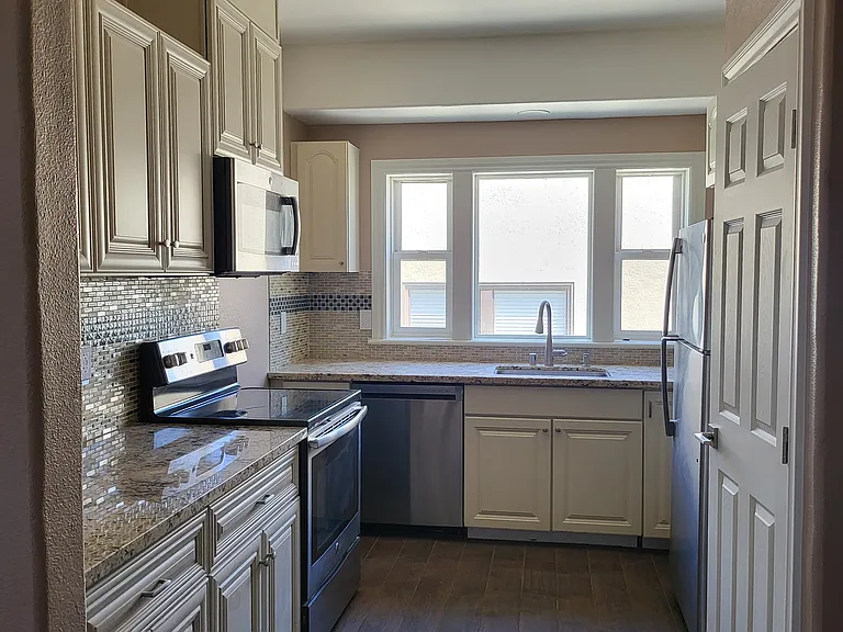 216 Spring St #1 — Photo 7