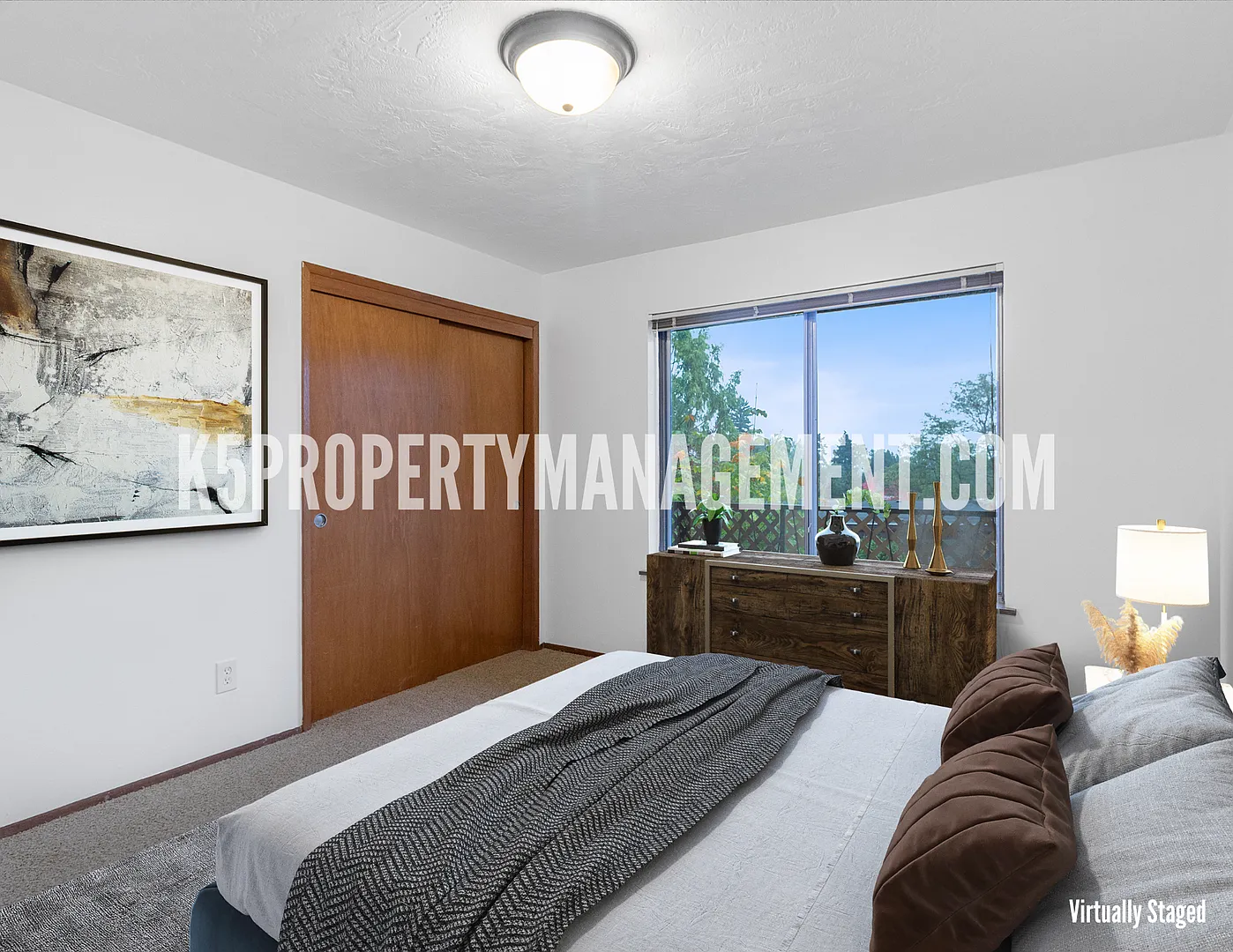 Town and Country Apartments — Photo 2
