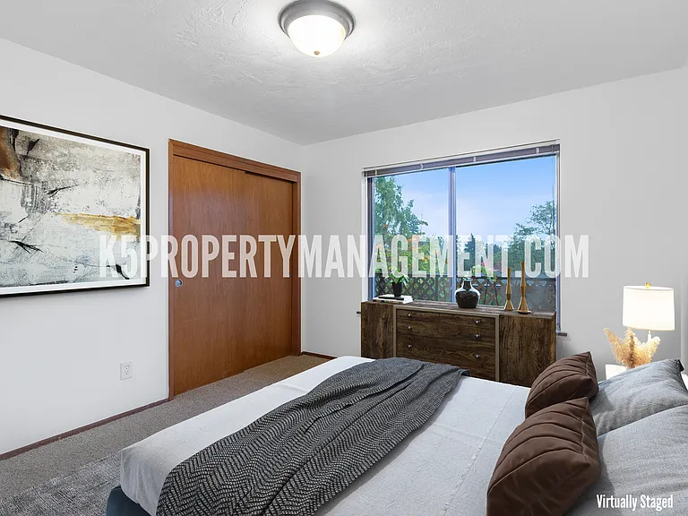 Town and Country Apartments — Photo 15