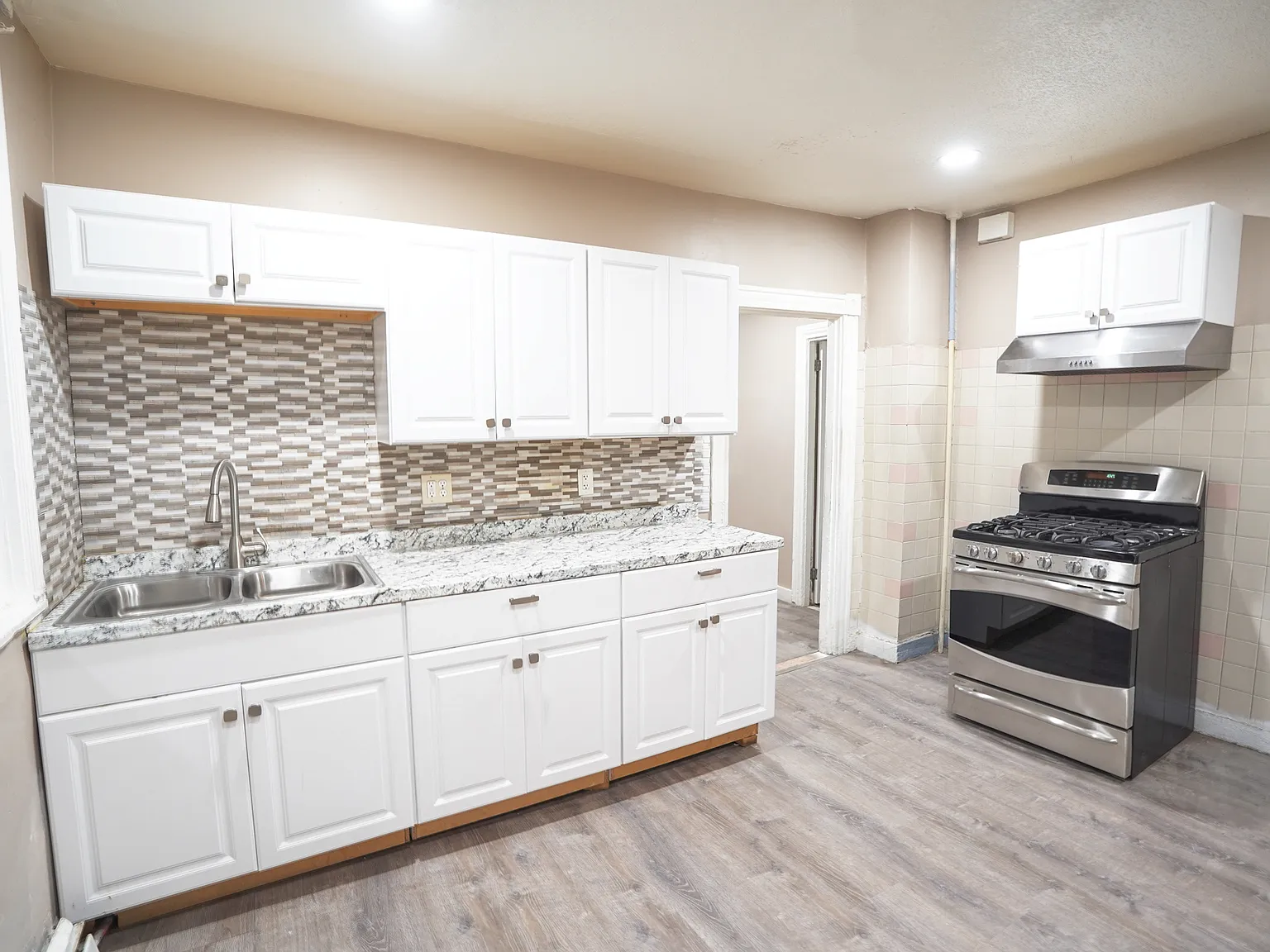 3 bed, 1300 sqft, $2,000 — Photo 2