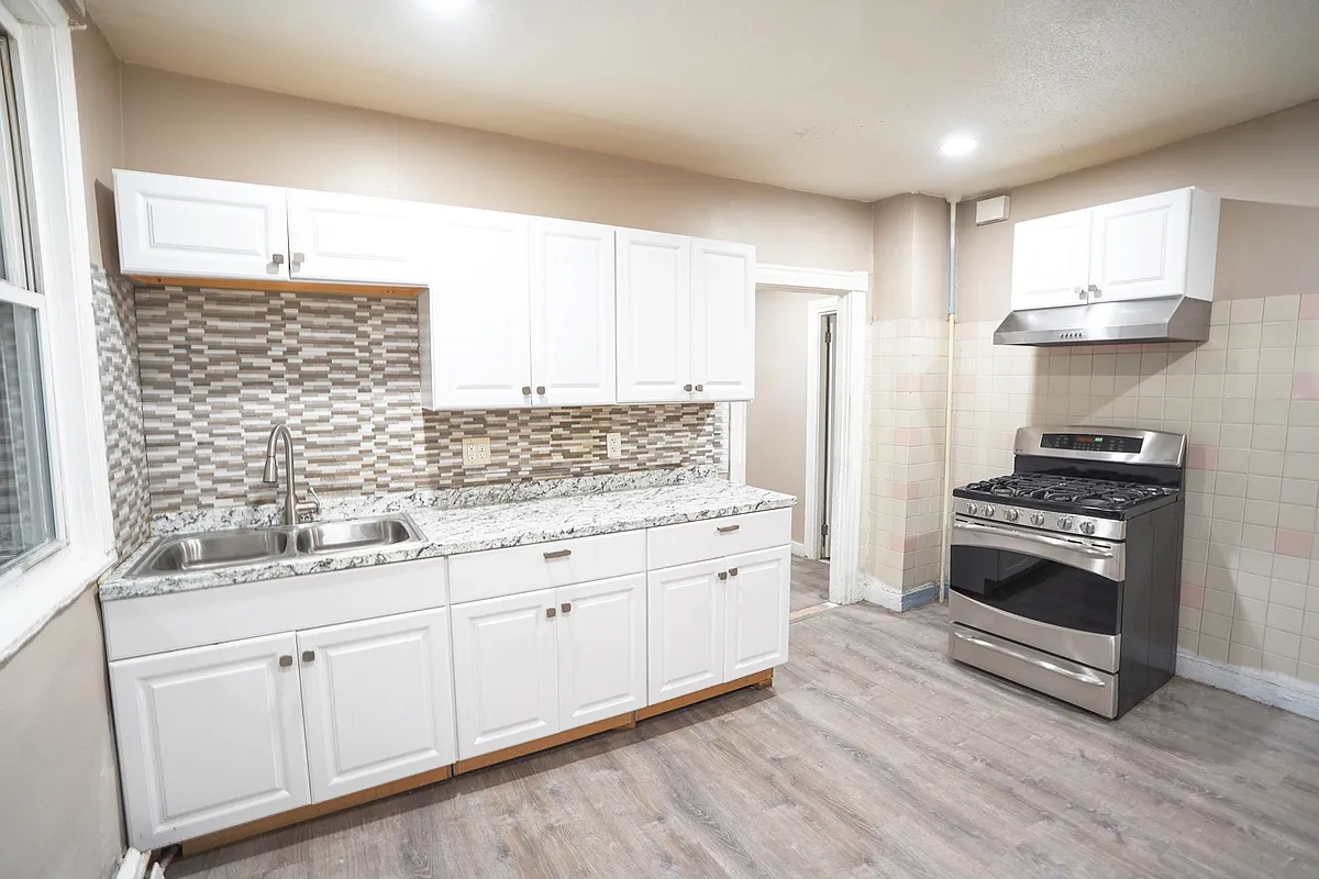 Building Photo - 188 Stanwood St #2