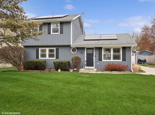 5216 Palm St, McHenry, IL 60051