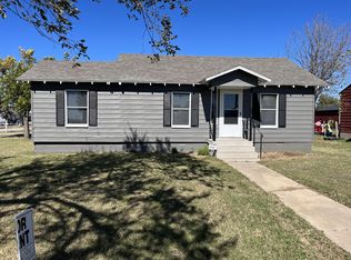 203 6th St, Elgin, OK 73538