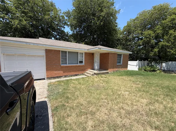 8008 Wyatt Dr, White Settlement, TX 76108