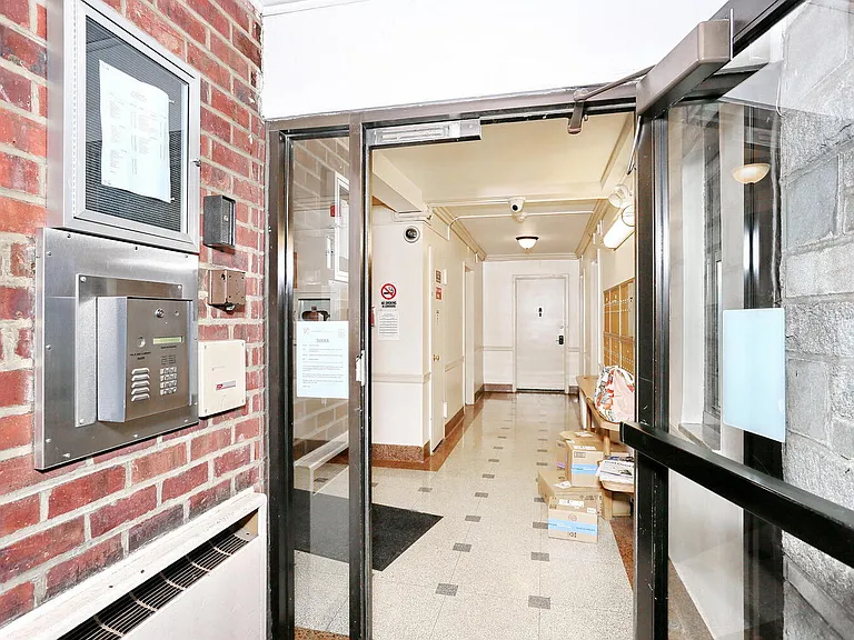 3021 Edwin Ave #5H — Photo 3
