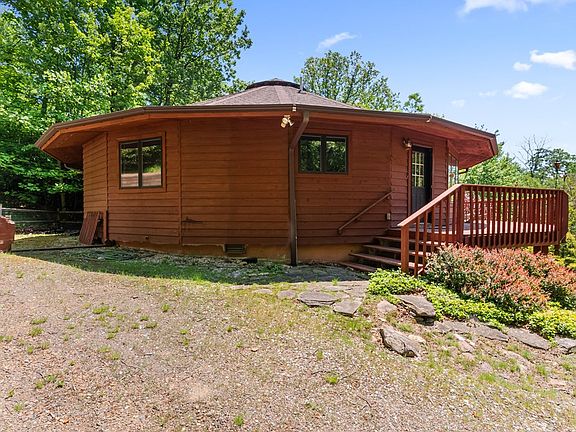 5th image of 132 Chestnut Rdg