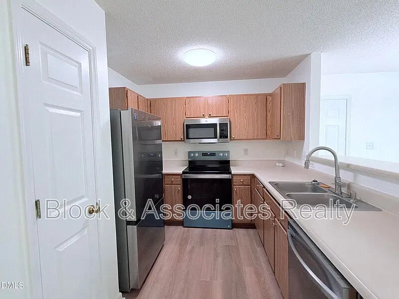 4 bed, 2.5 bath, 1710 sqft, $2,050 — Photo 4