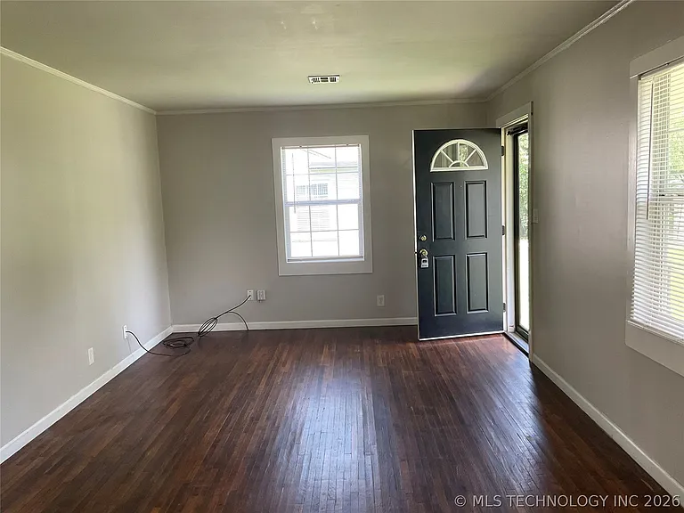 5720 E 3rd St S — Photo 2