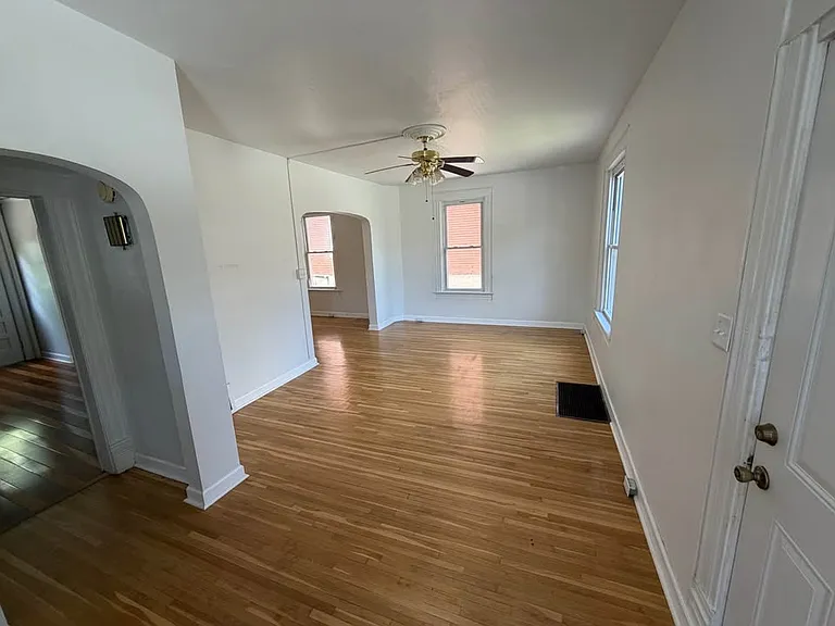 208 Clay St — Photo 5
