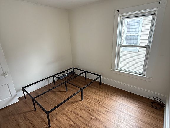 5th image of 136 Campbell St #2