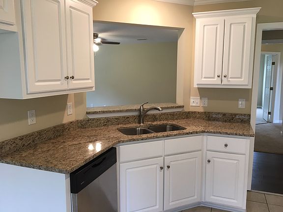 5th image of 512 Country Glen Dr