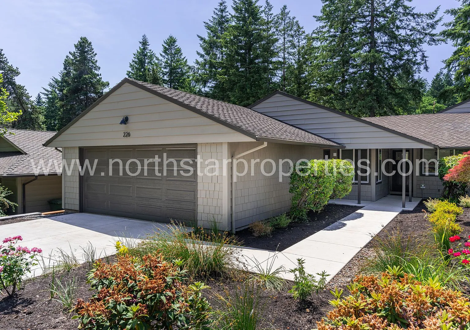 Beautiful Fully Remodeled Lake Oswego Duplex — Photo 3