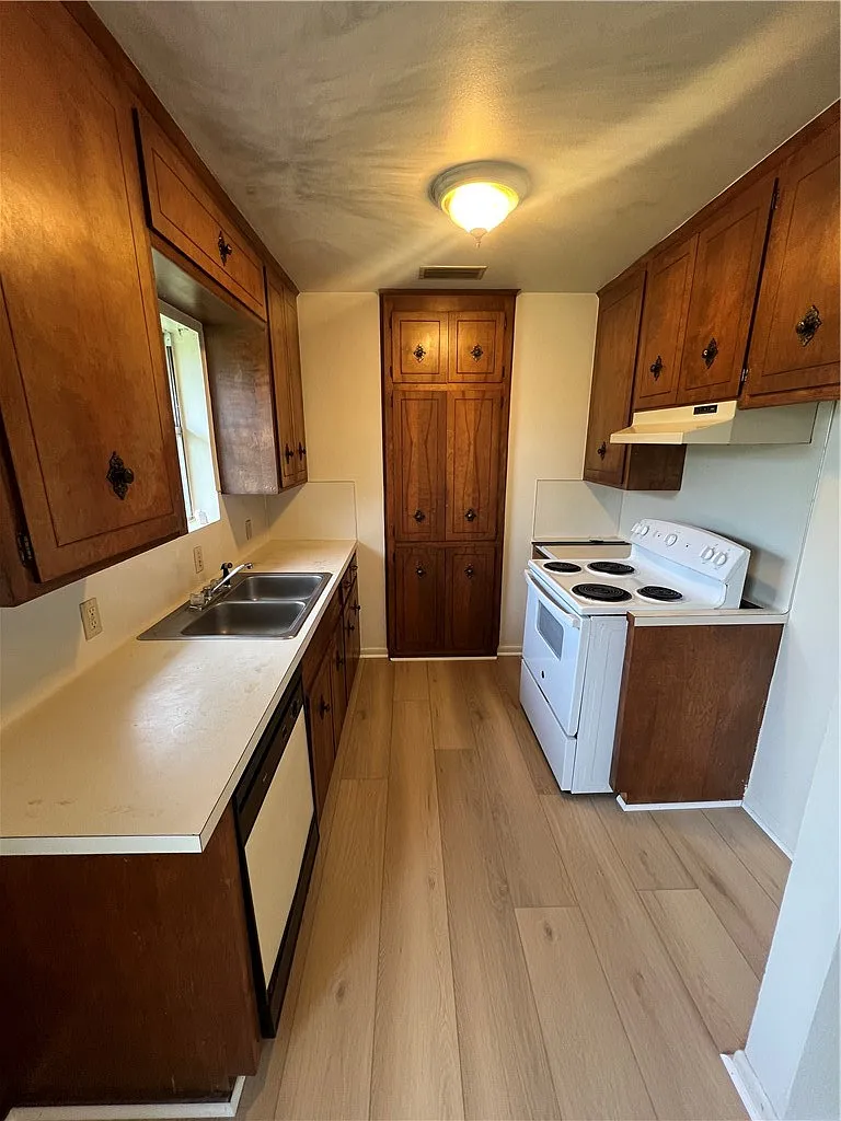 2 bed, 1.0 bath, 1000 sqft, $1,095 — Photo 3