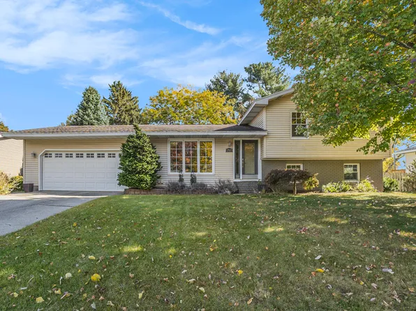 1700 Barbara Ct, Grand Haven, MI 49417
