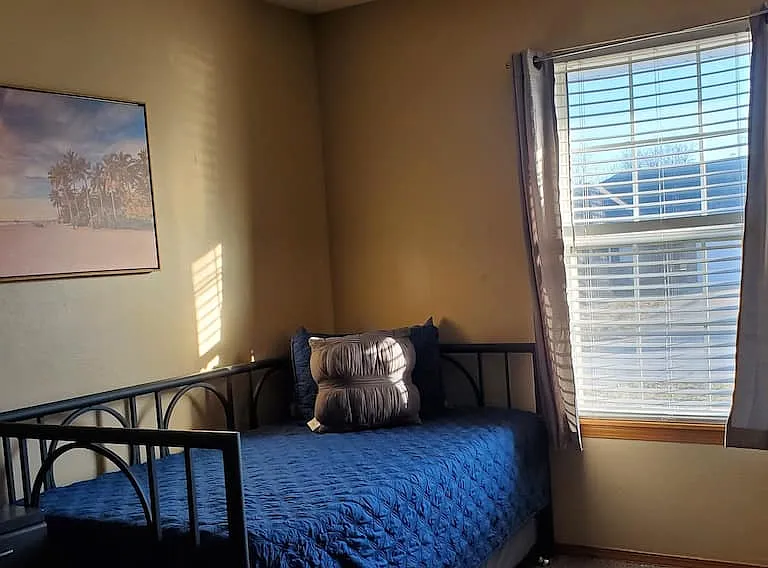 4453 W Portland St — Photo 37