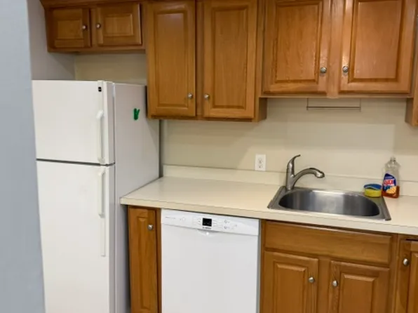 33 McCormick Ter APT 42, Stoughton, MA 02072